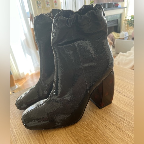 Patent leather black booties - Picture 3 of 5